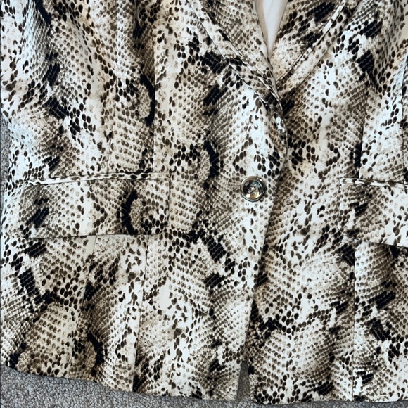 WHBM Python Print Classic Blazer Size 6 - Picture 8 of 12